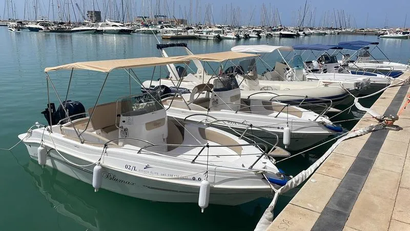 Noleggio barca senza patente nel litorale Ragusano
