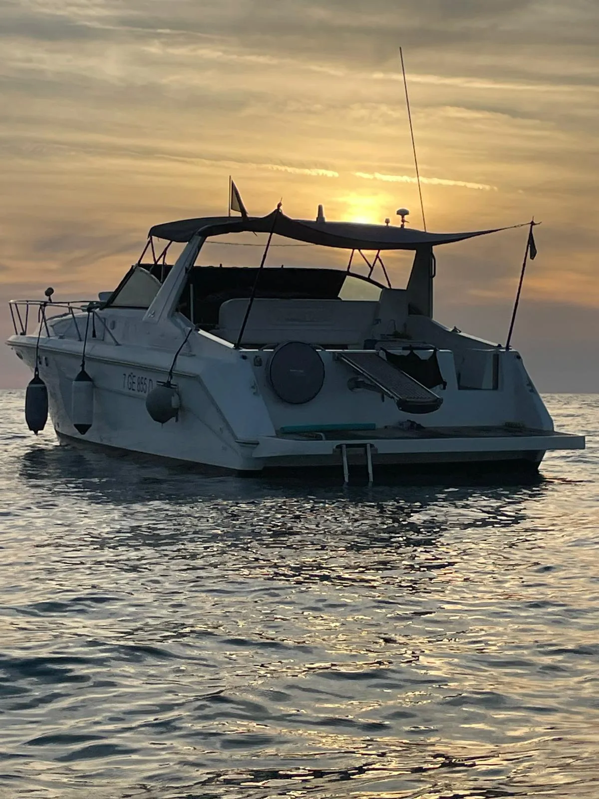 Escursione in yacht sulla Costa Ragusana