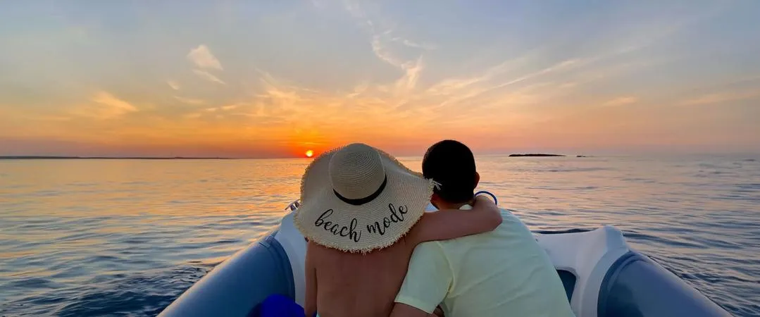 Aperitivo in barca al tramonto lungo la Costa degli Dei