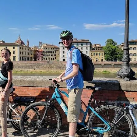 Tour in E-bike nel Chianti con degustazione vini e pranzo in fattoria