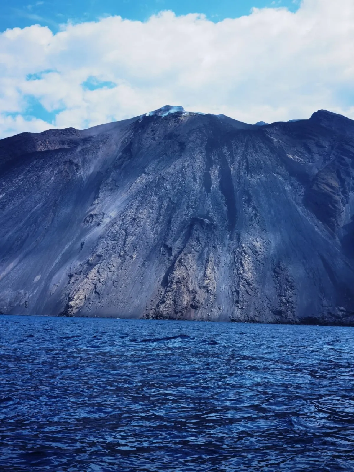 Tour in gommone alle Isole Eolie con snorkeling da Ricadi