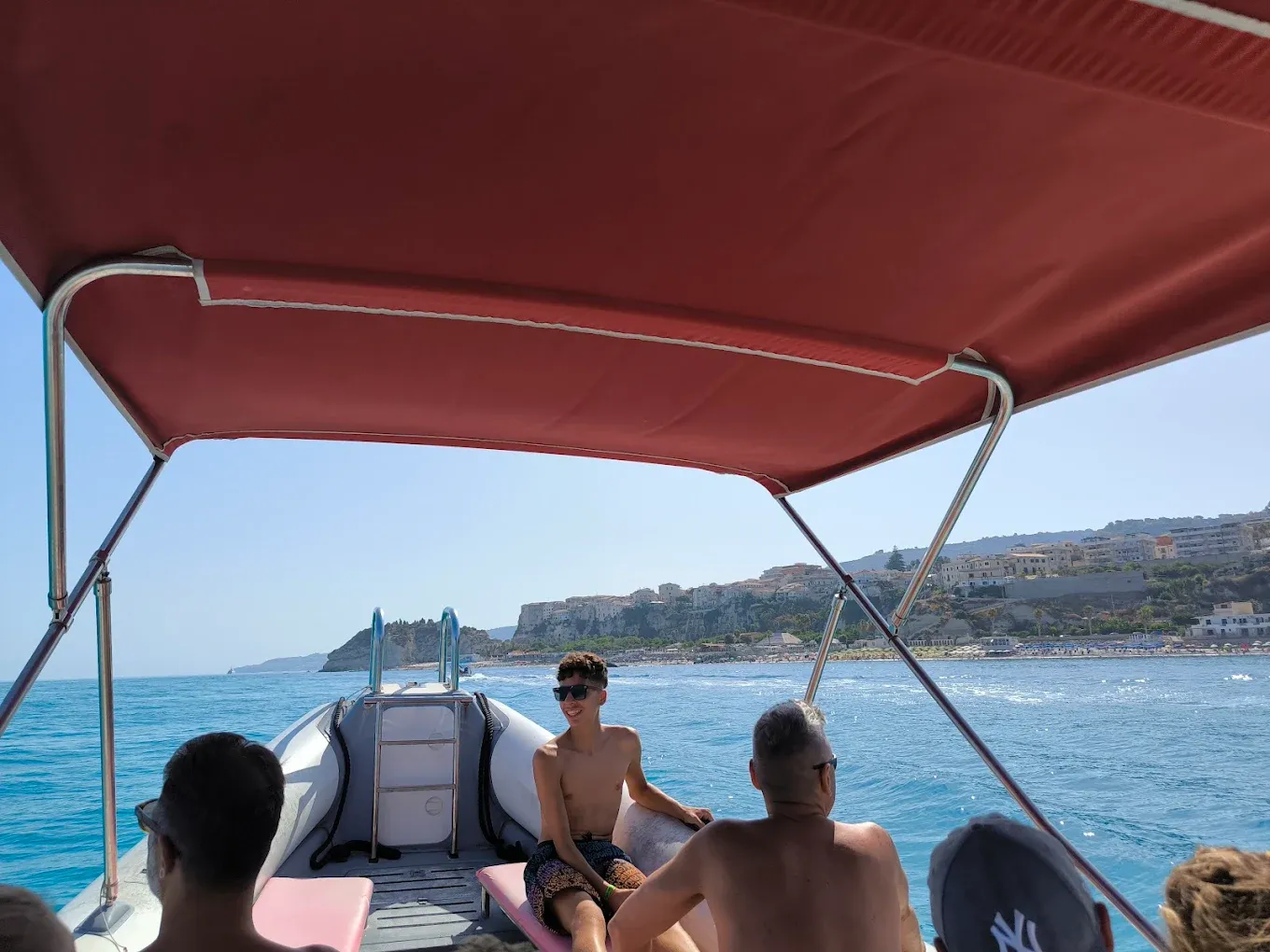 Tour in gommone alle Isole Eolie con snorkeling da Ricadi