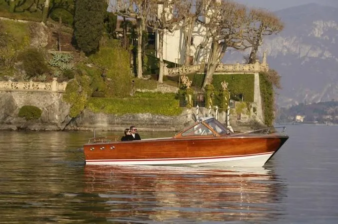 Tour in barca in legno sul Lago di Como