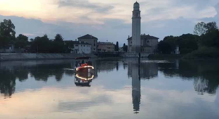Noleggio barca elettrica con aperitivo sul fiume Sile
