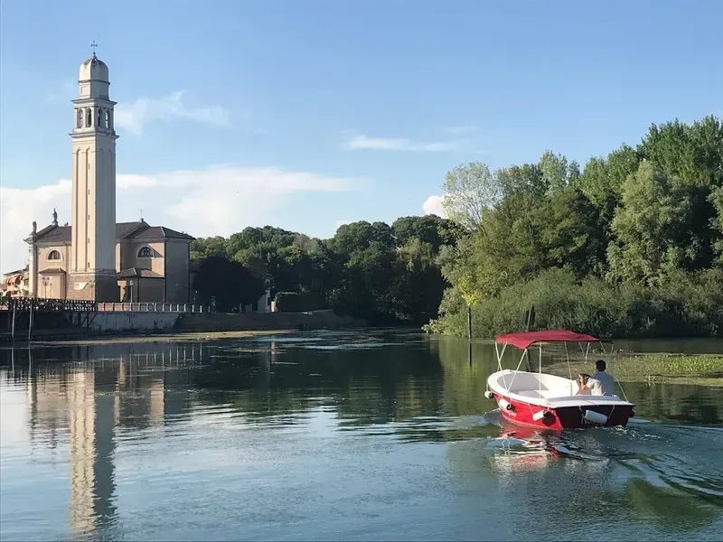 Noleggio barca elettrica con aperitivo sul fiume Sile