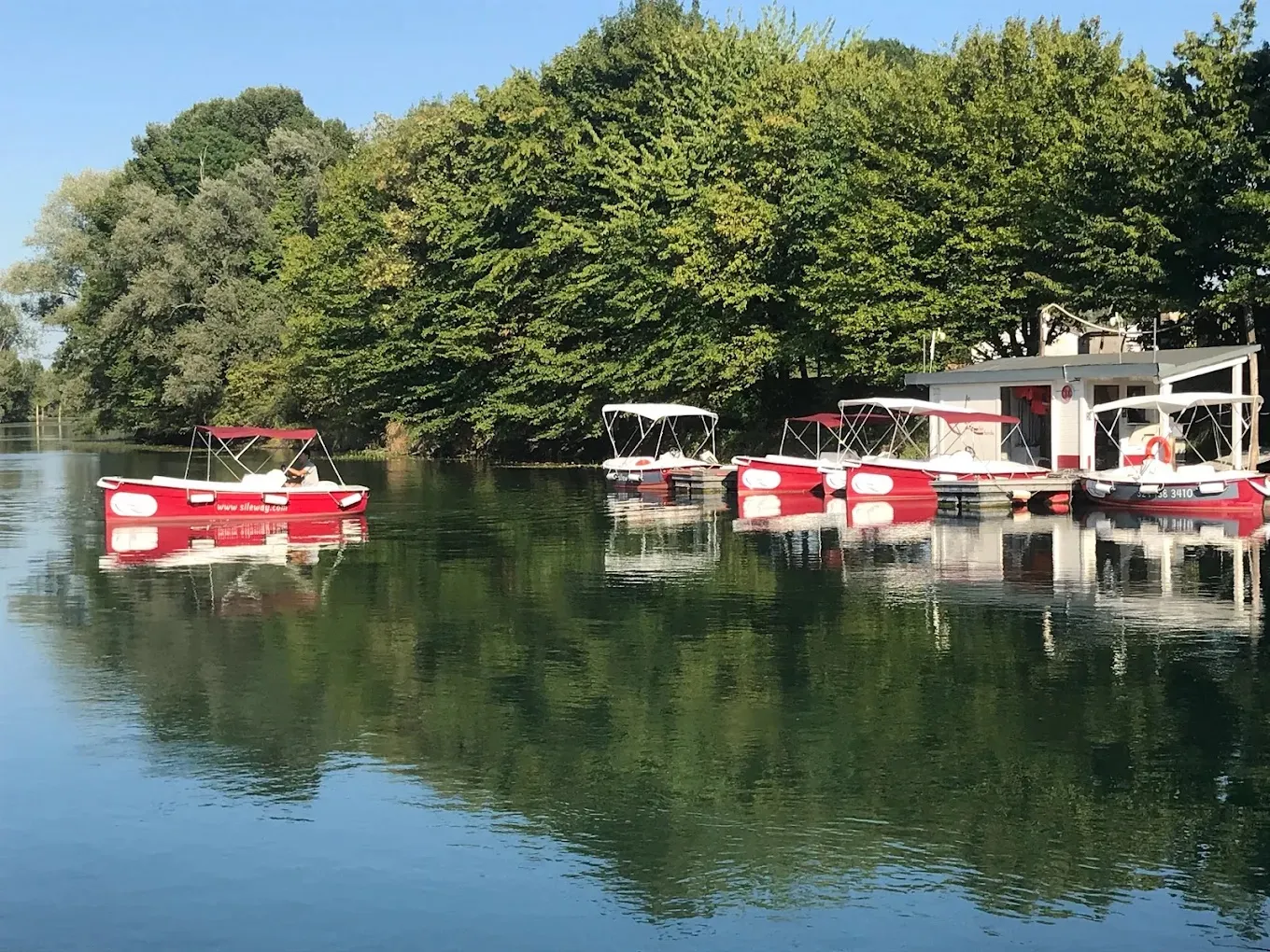 Noleggio barca elettrica con aperitivo sul fiume Sile