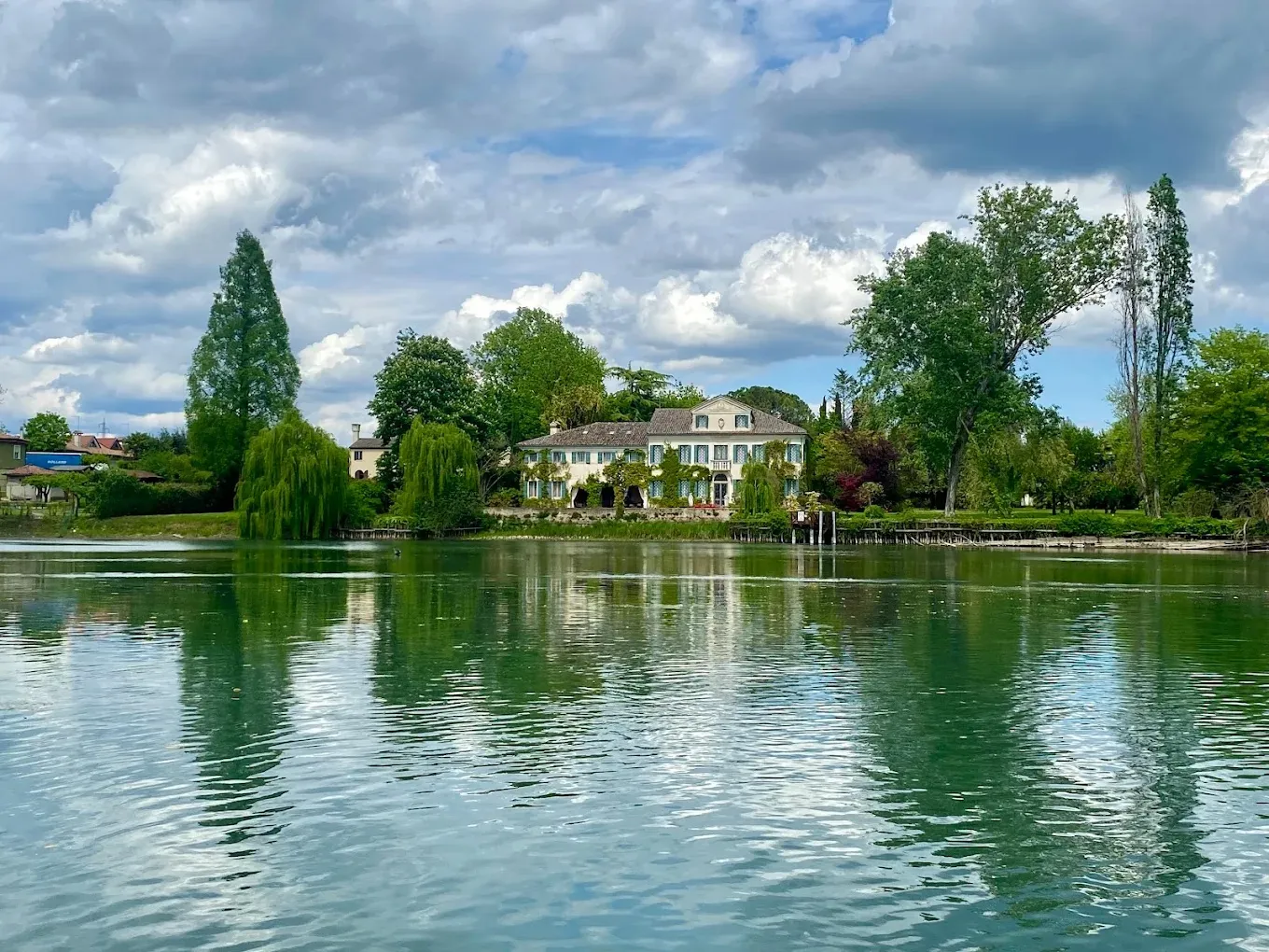 Noleggio barca elettrica con aperitivo sul fiume Sile