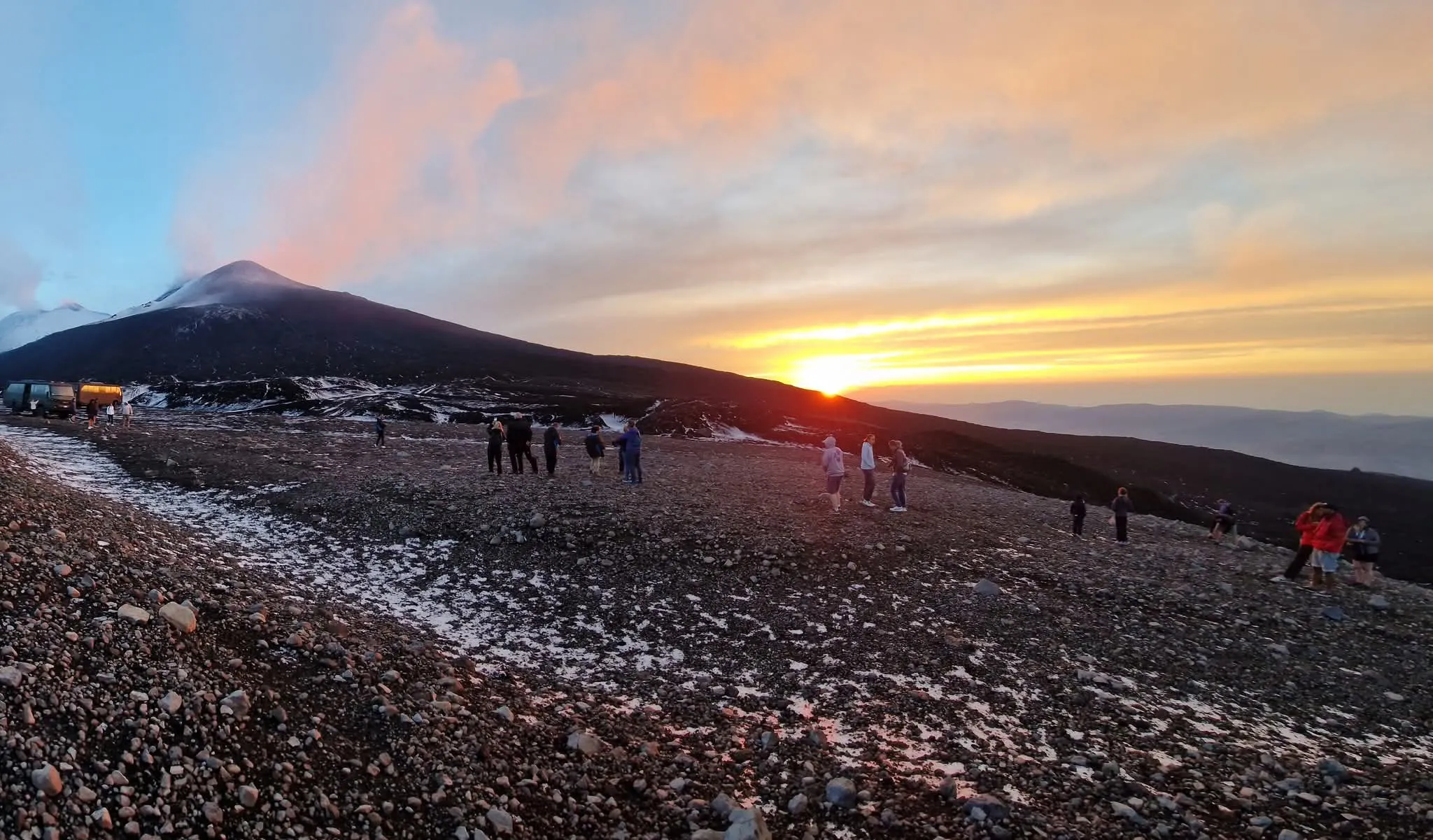Escursione al Tramonto sull'Etna con Fuoristrada da Piano Provenzana