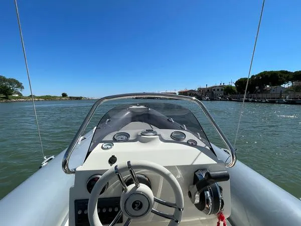 Rent an inflatable boat without a license in the Venetian Lagoon