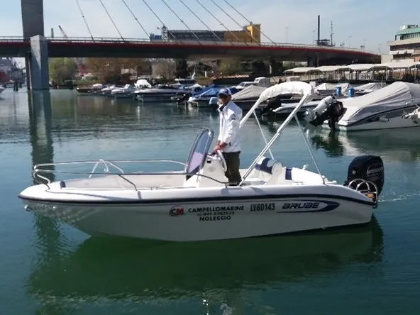 Noleggio barca senza patente nella Laguna Veneta
