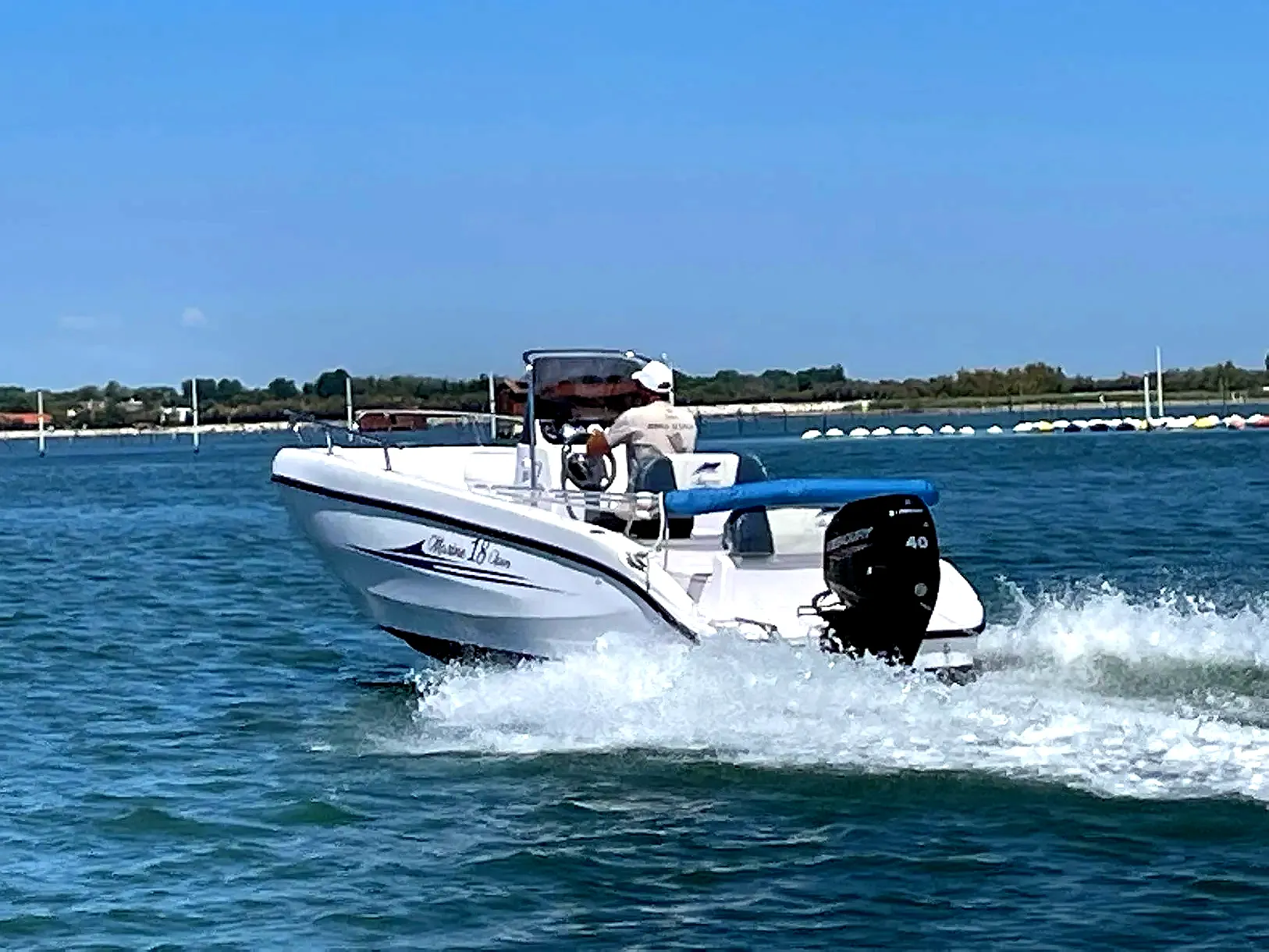 Noleggio barca senza patente nella Laguna Veneta