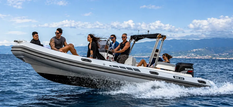 Escursione in gommone giornaliera di gruppo a Lipari e Vulcano da Milazzo