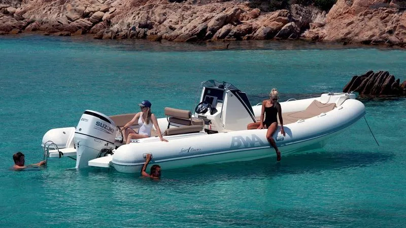 Tour in gommone tra Isola dei Cavoli e Punta Molentis da Villasimius con aperitivo