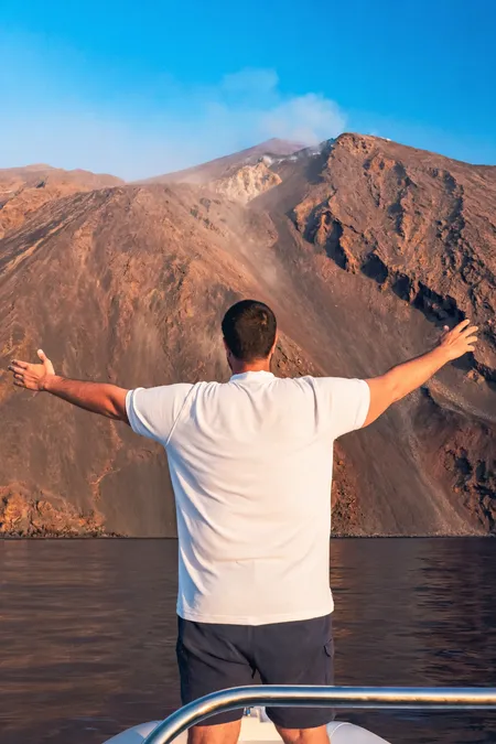 Escursione condivisa in gommone da Milazzo a Panarea e Stromboli