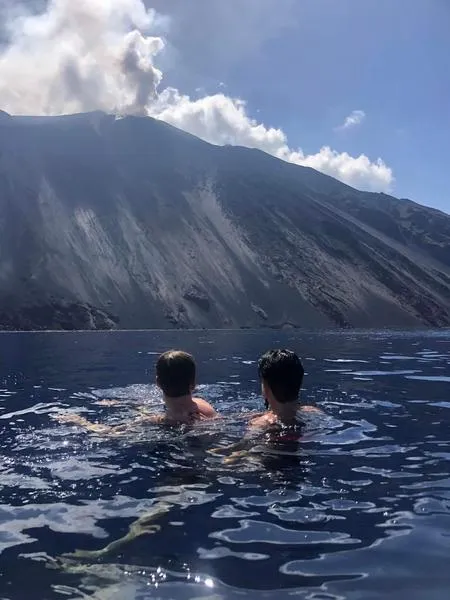 Escursione condivisa in gommone da Milazzo a Panarea e Stromboli