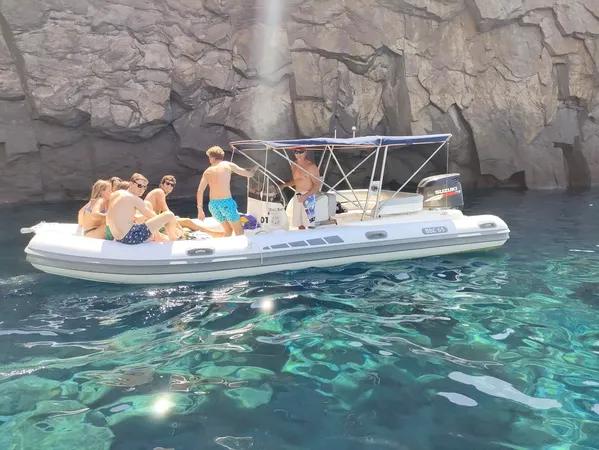 Escursione condivisa in gommone da Milazzo a Panarea e Stromboli
