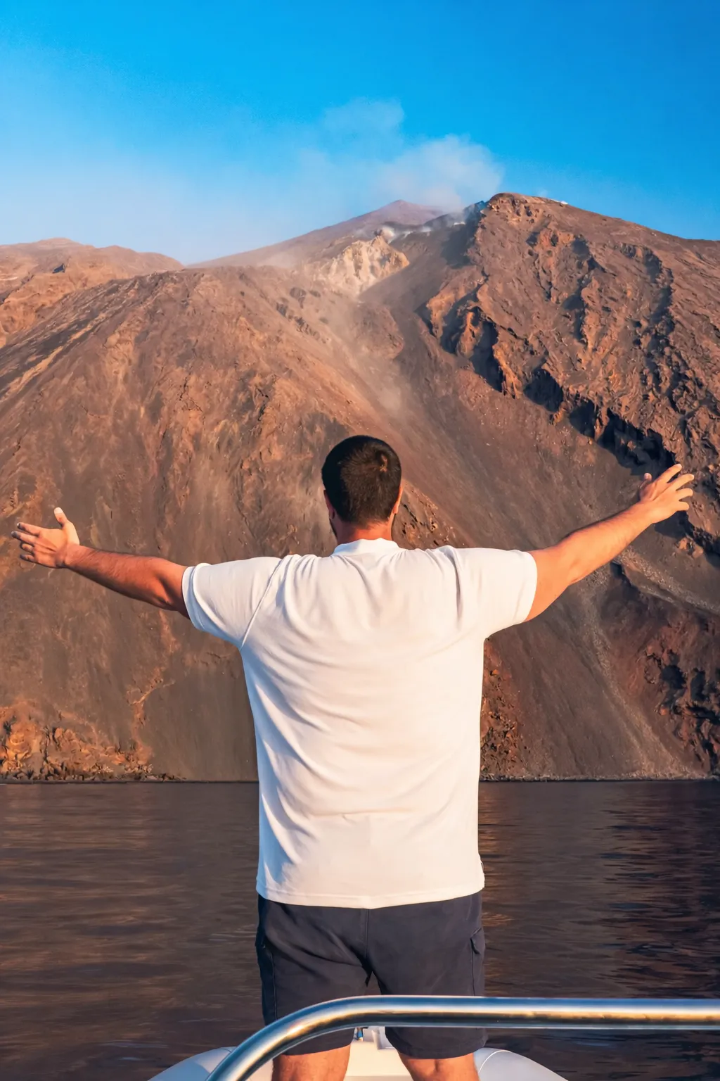 Escursione condivisa in gommone da Milazzo a Panarea e Stromboli