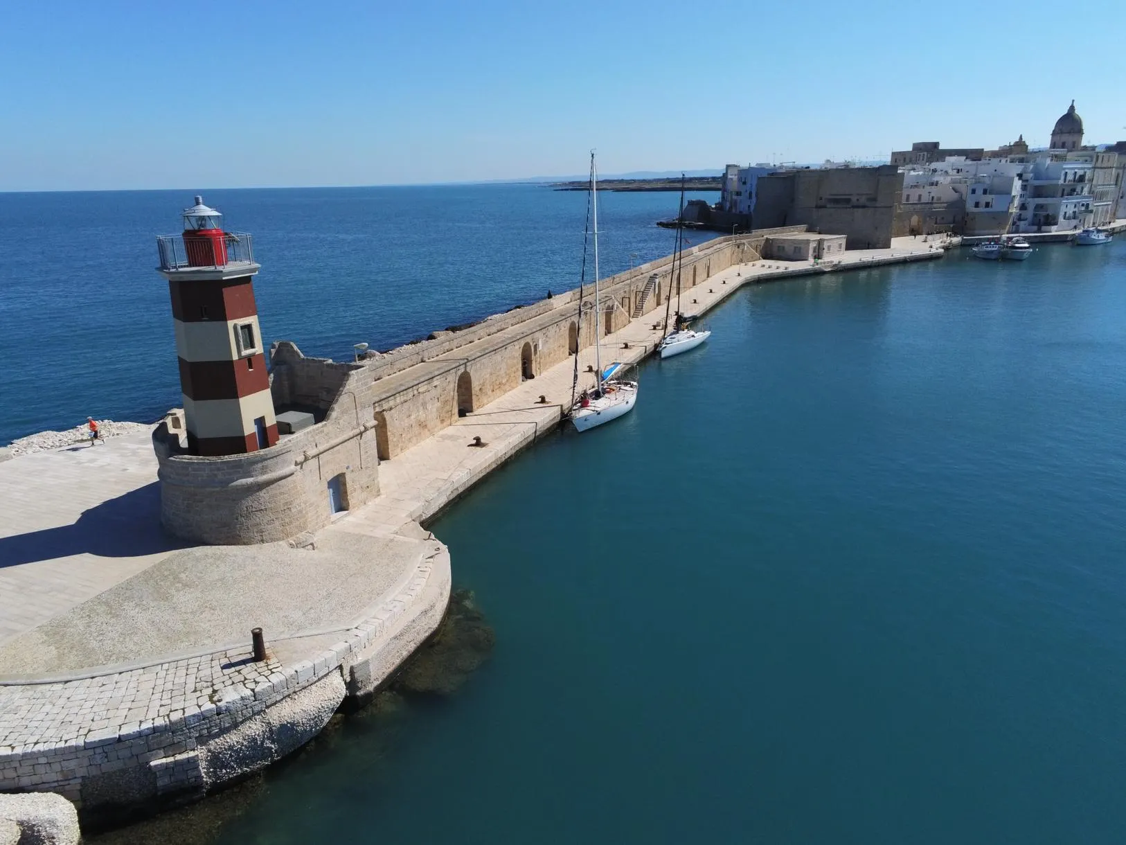 Escursione in Barca a Vela da Monopoli alle Grotte di Polignano a Mare