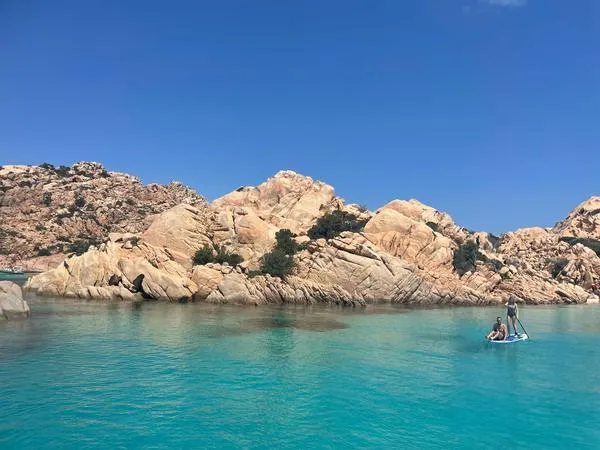 Escursione in gommone all'isola di Caprera con skipper da Palau