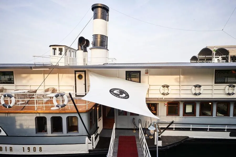 Degustazione vini con pernottamento e spa al Piroscafo Lombardia 1908 sul Lago Maggiore