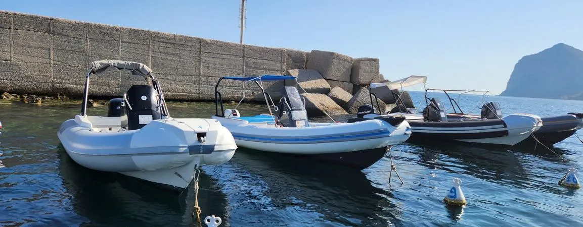 Noleggio Gommone senza patente a Isola delle Femmine