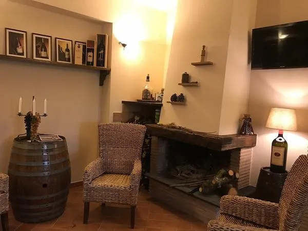 Degustazione vini e visita alla cantina Terre del Marchesato a Bolgheri