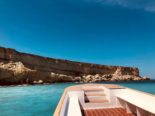 Tour in barca a Ortigia e alle grotte marine da Siracusa con snorkeling e aperitivo