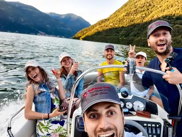 Lake Como: 2h Small-Group Boat Tour with Prosecco & Villas