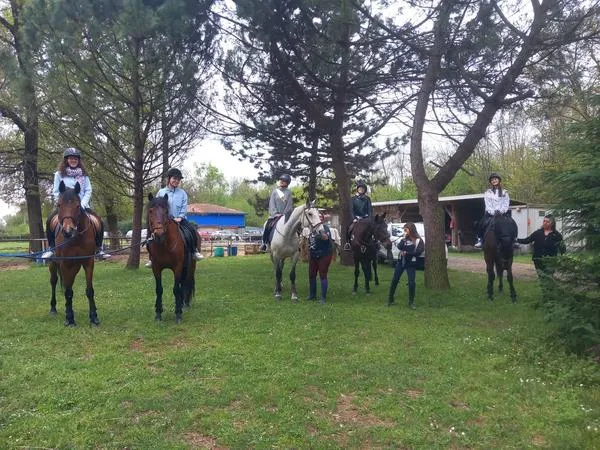 Passeggiata a cavallo con pranzo a Fagnano Olona