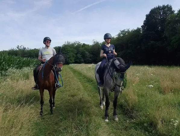 Passeggiata a cavallo di coppia con aperitivo a Fagnano Olona