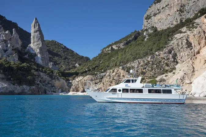Minicrociera lungo la costa di Cala Gonone