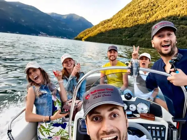 Lake Como: 3h Small-Group Boat Tour with Prosecco & Villas