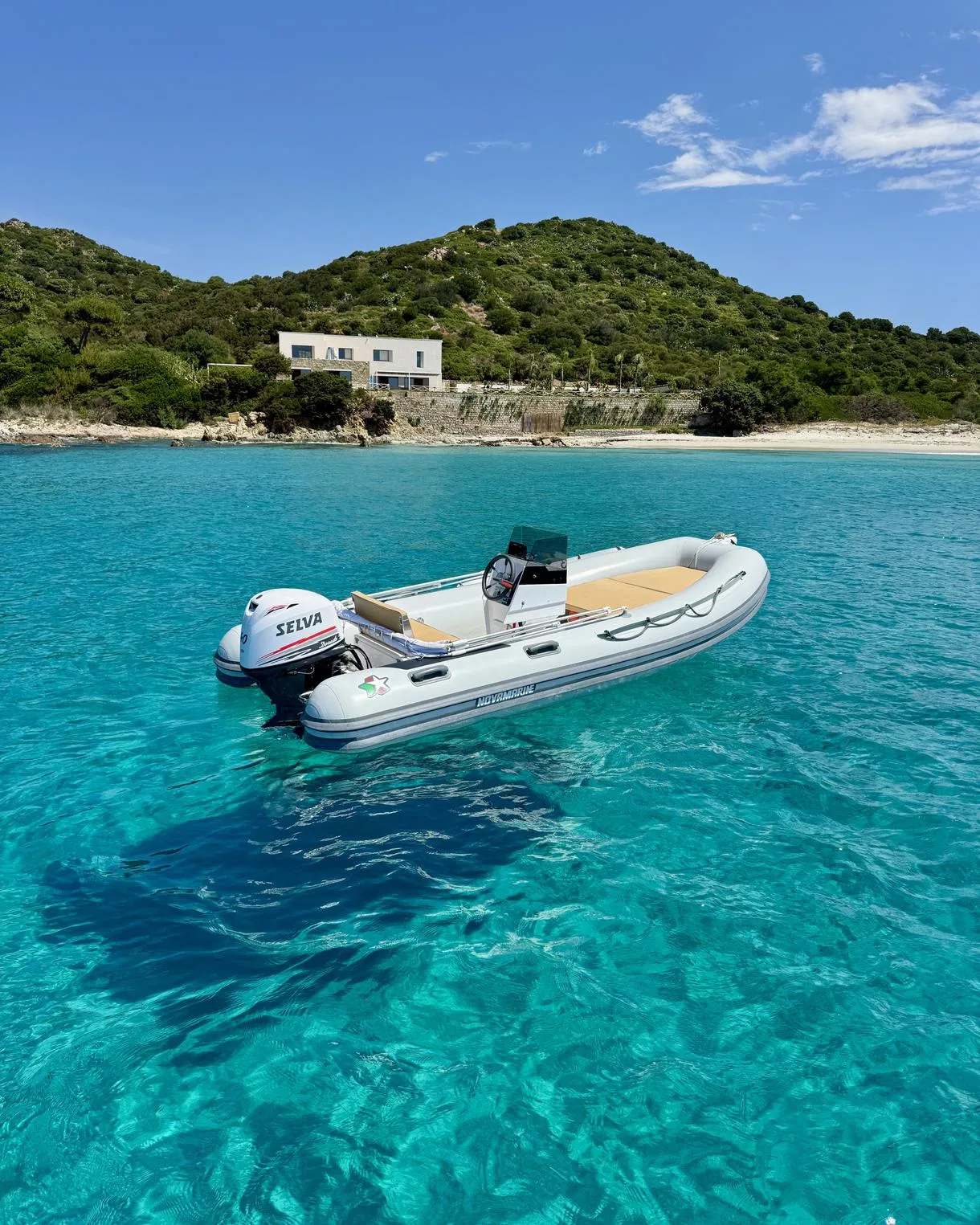Noleggio gommone senza patente a Villasimius