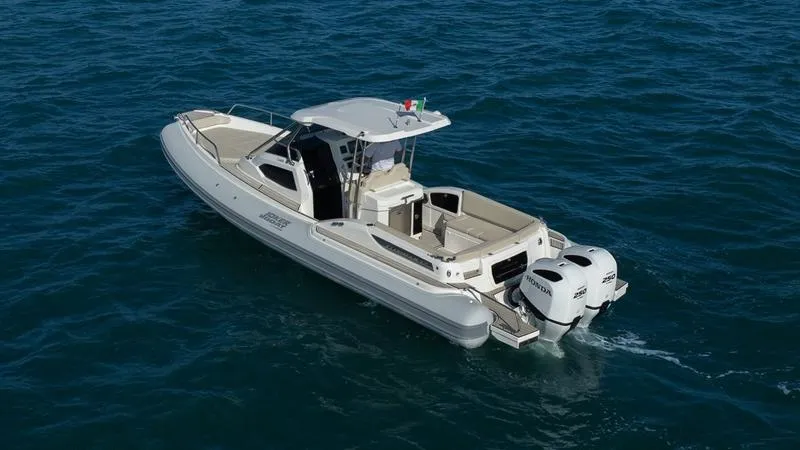 Noleggio Barca con Skipper nell'Arcipelago di La Maddalena e Arcipelago corso - Clubman 32