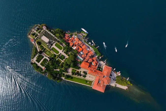 Tour privato in barca sul Lago Maggiore da Stresa