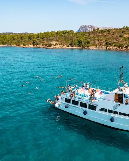 Escursione in barca da La Caletta a Tavolara e Molara con pranzo