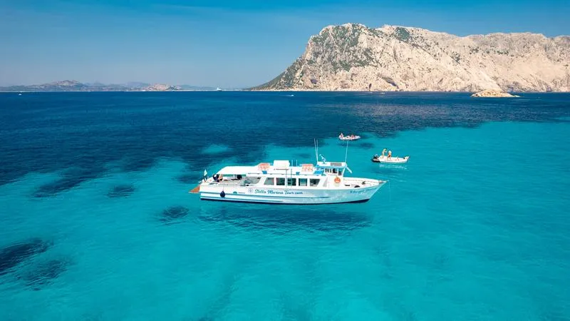 Escursione in barca da San Teodoro a Tavolara e Molara con aperitivo