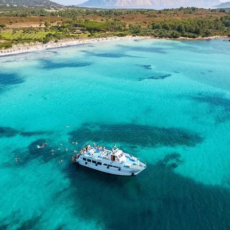 Escursione in barca da San Teodoro a Tavolara e Molara con pranzo