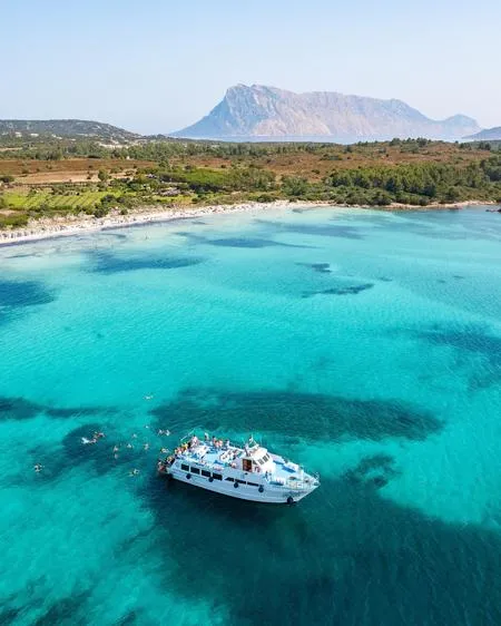 Escursione in barca da San Teodoro a Tavolara e Molara con pranzo