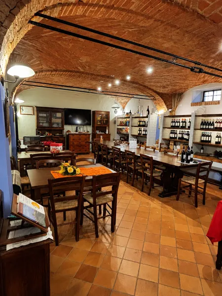 Pranzo con degustazione in cantina ad Alba di 6 vini e 6 piatti