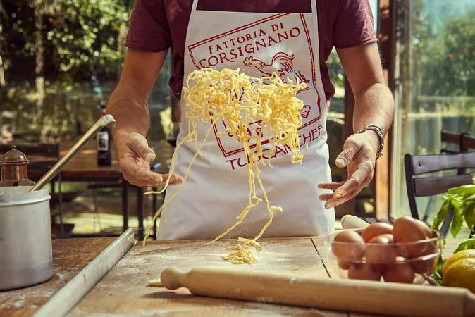 Cooking Class e Wine Tasting Dinner con vista su Siena