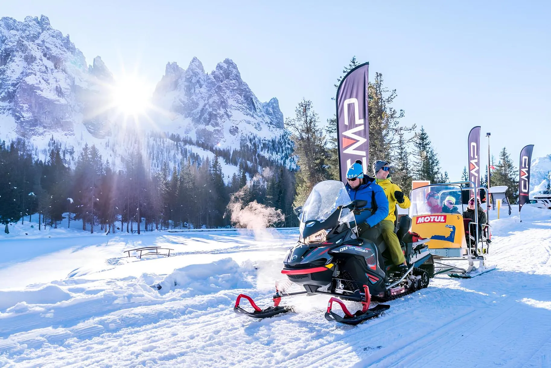 Giro in motoslitta e discesa in slittino alle Tre Cime di Lavaredo