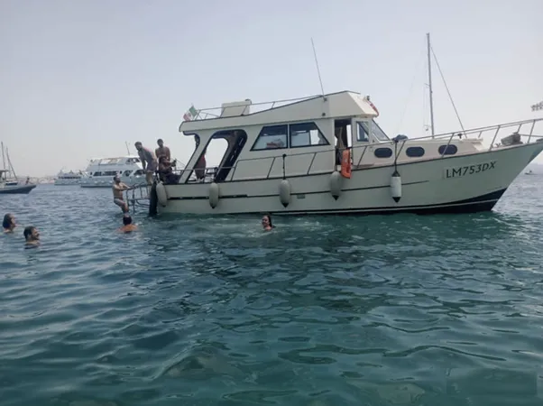 Escursione in barca a motore nell'arcipelago della Maddalena