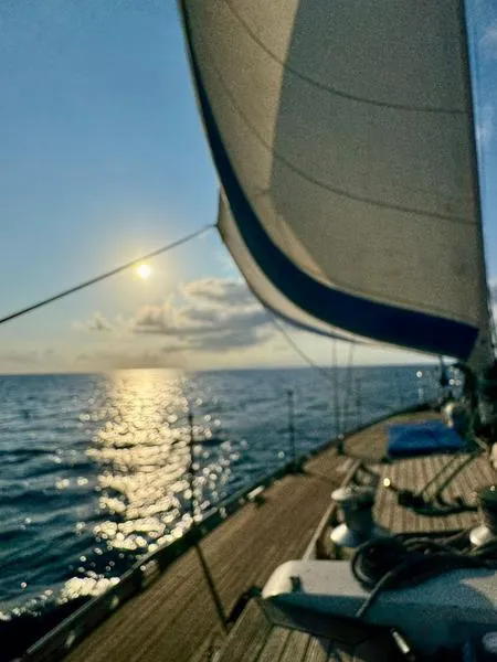 Escursione in barca a vela alle Isole Eolie da Marina di Vulcanello