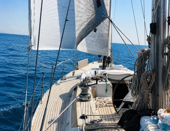 Escursione in barca a vela alle Isole Eolie da Marina di Vulcanello