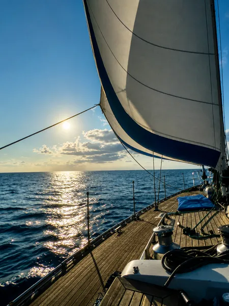 Escursione in barca a vela alle Isole Eolie da Marina di Vulcanello