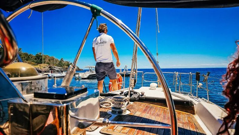 Escursione in barca a vela alle Isole Eolie da Marina di Vulcanello