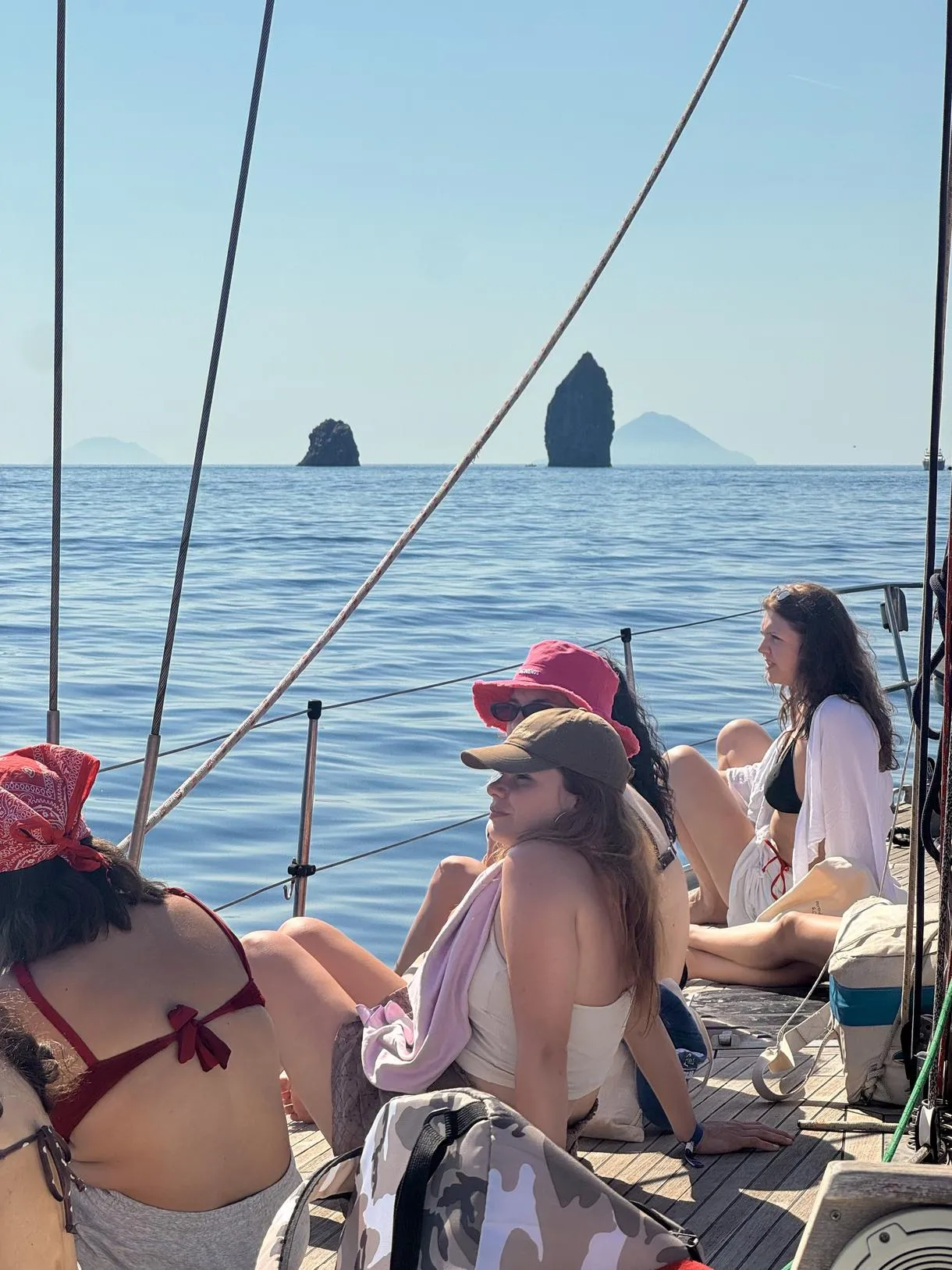 Escursione in barca a vela alle Isole Eolie da Marina di Vulcanello