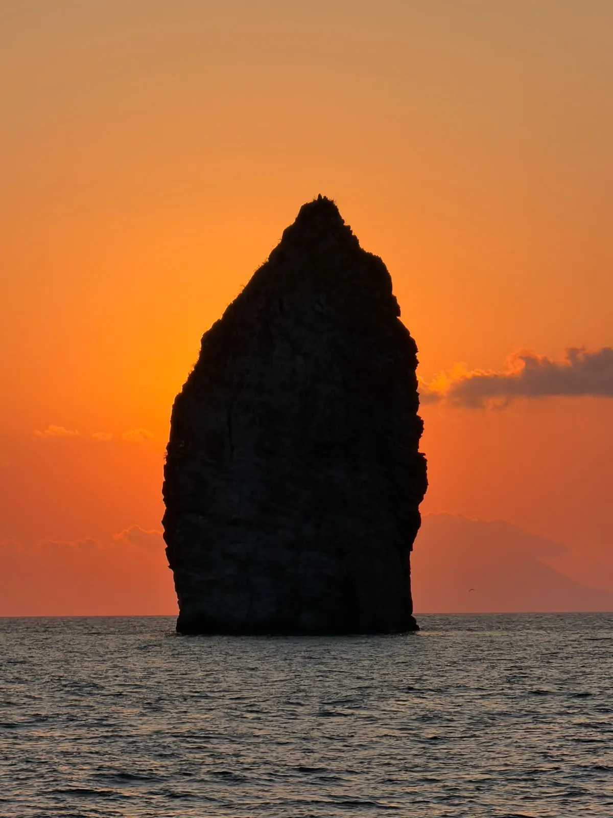 Escursione in barca a vela al tramonto con aperitivo alle Isole Eolie