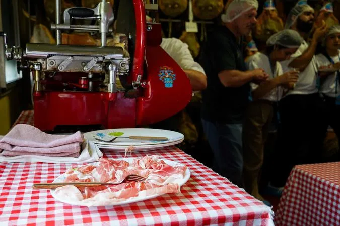 Parma con treno ad alta velocità: tour del Parmigiano Reggiano e del Prosciutto (da Firenze)